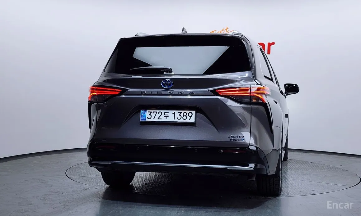 Фото 4 - Toyota Sienna