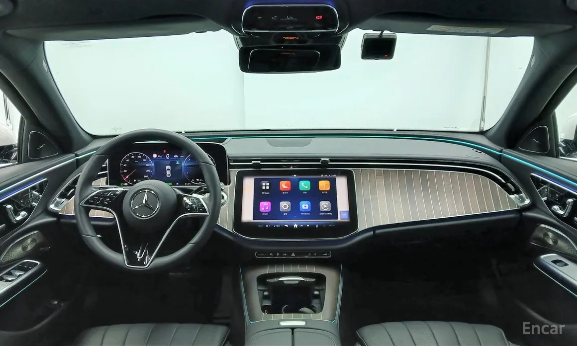 Фото 13 - Mercedes-Benz E-Class