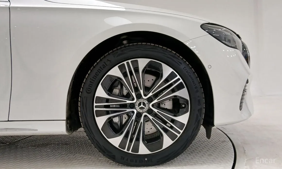 Фото 5 - Mercedes-Benz E-Class