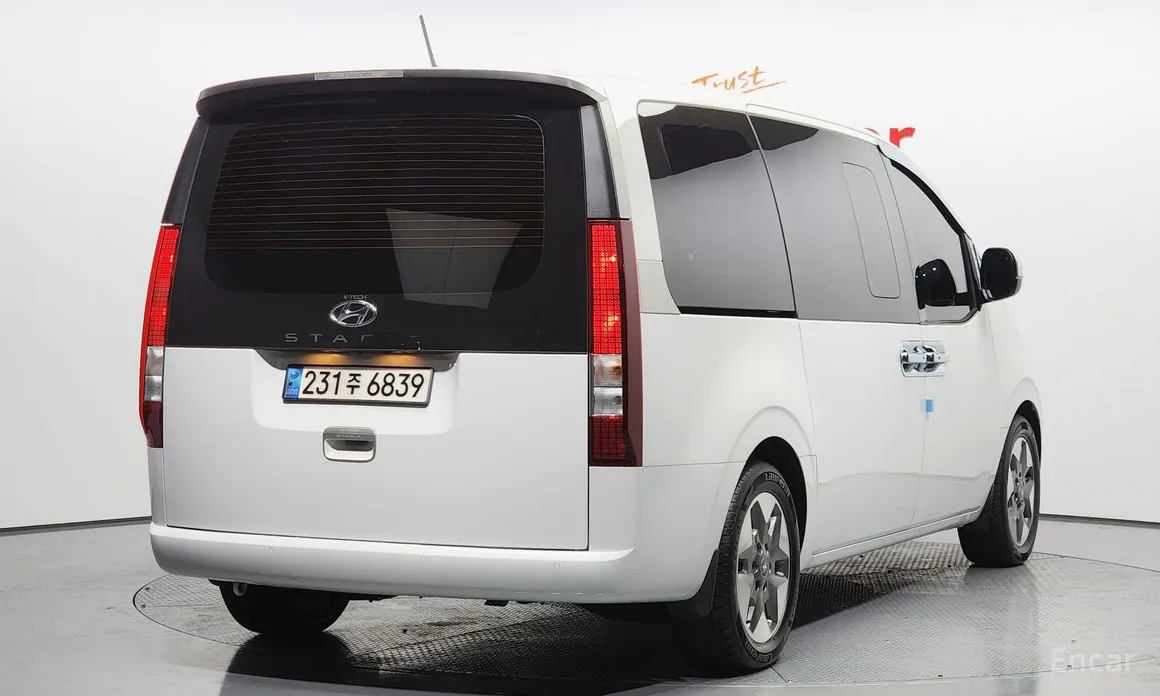 Фото 2 - Hyundai Staria