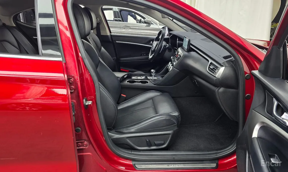 Фото 11 - Genesis G70