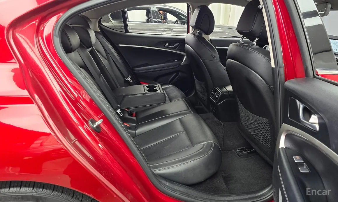 Фото 12 - Genesis G70