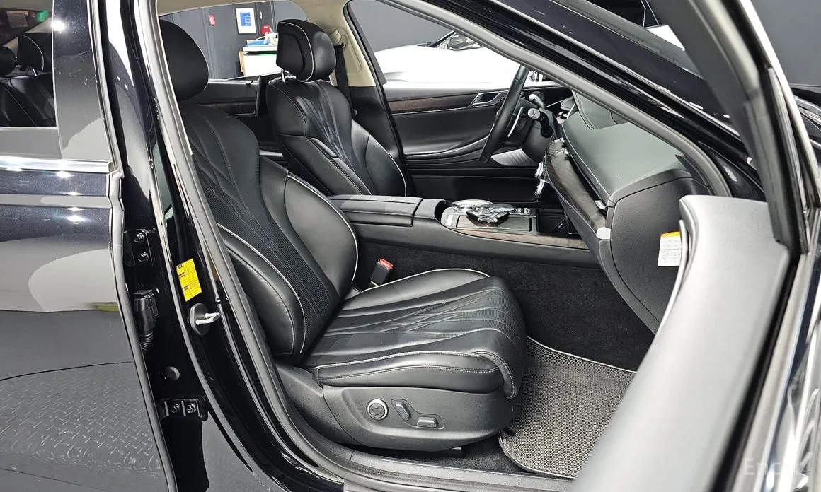 Фото 10 - Genesis G80