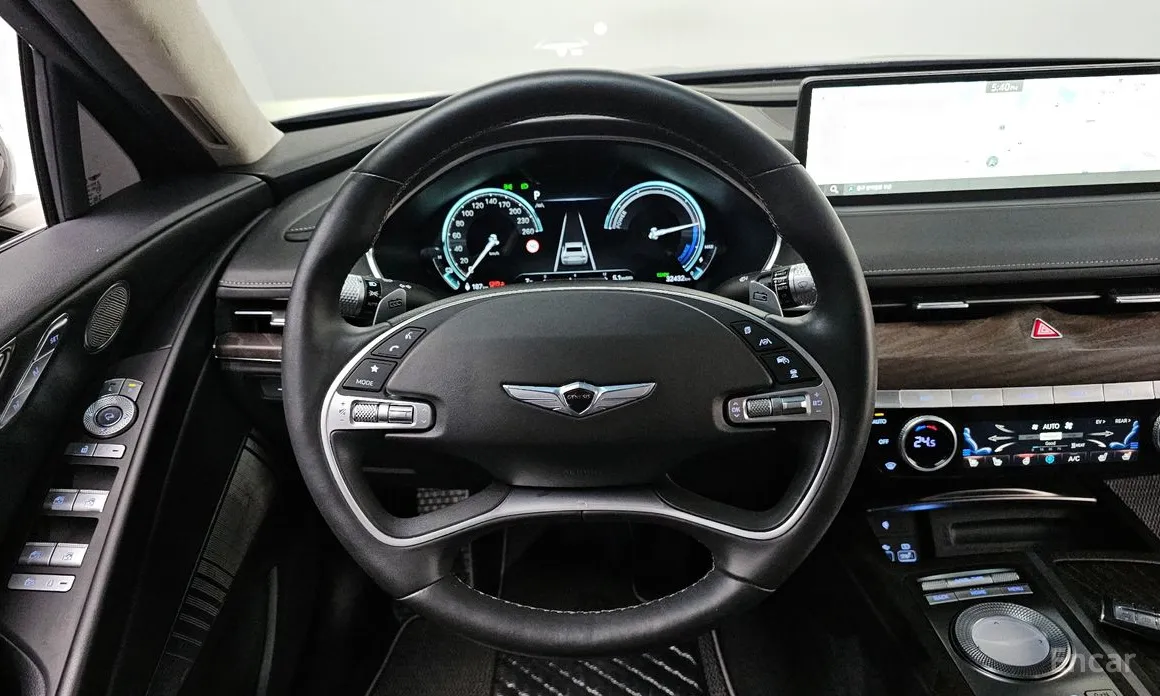 Фото 13 - Genesis G80