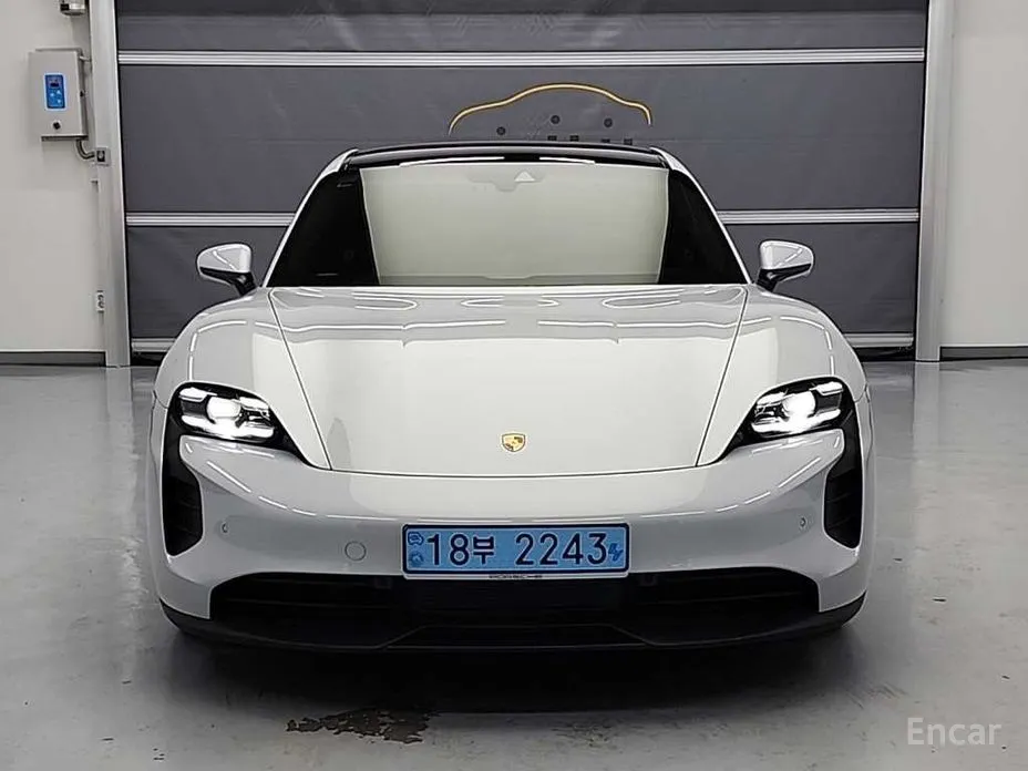 Фото 1 - Porsche Taycan