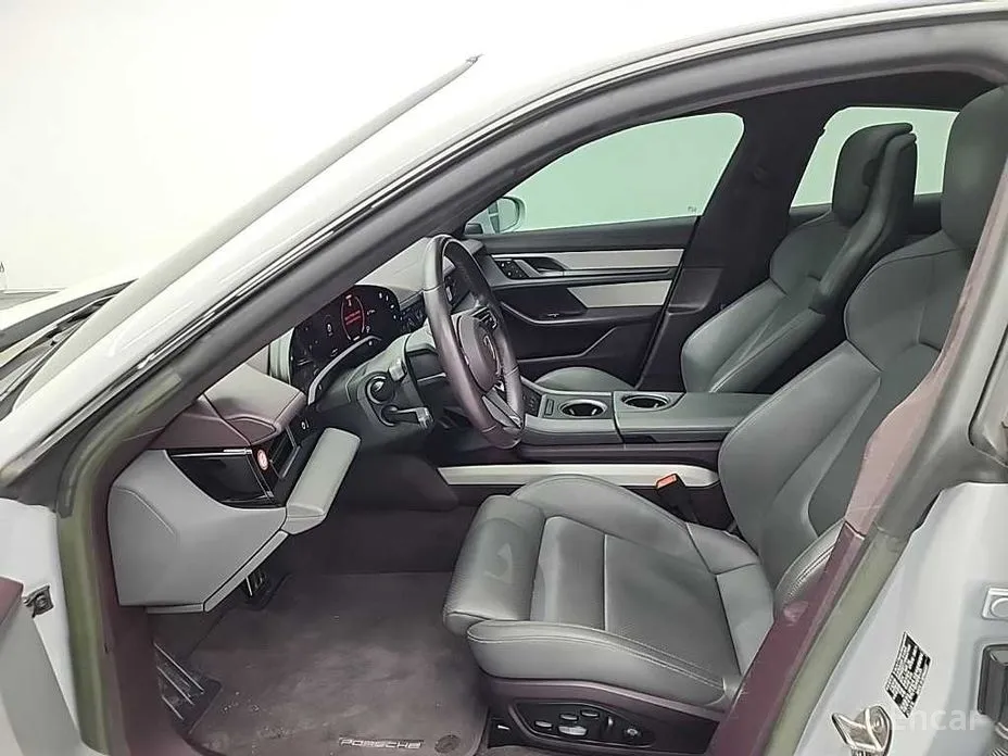 Фото 11 - Porsche Taycan