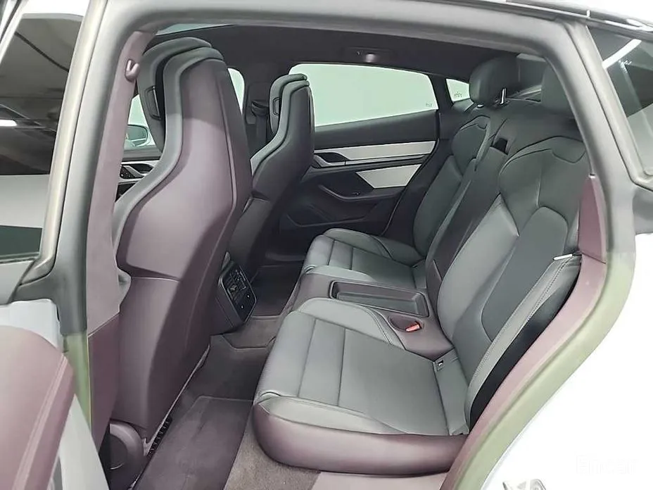 Фото 12 - Porsche Taycan