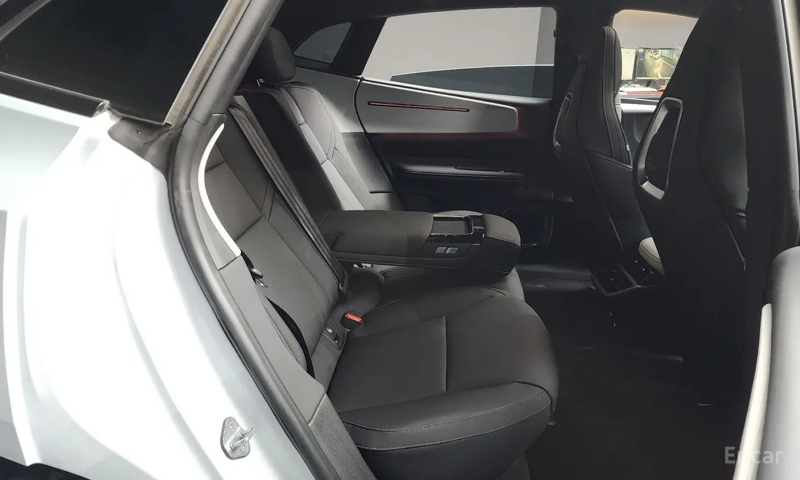 Фото 12 - Polestar 4