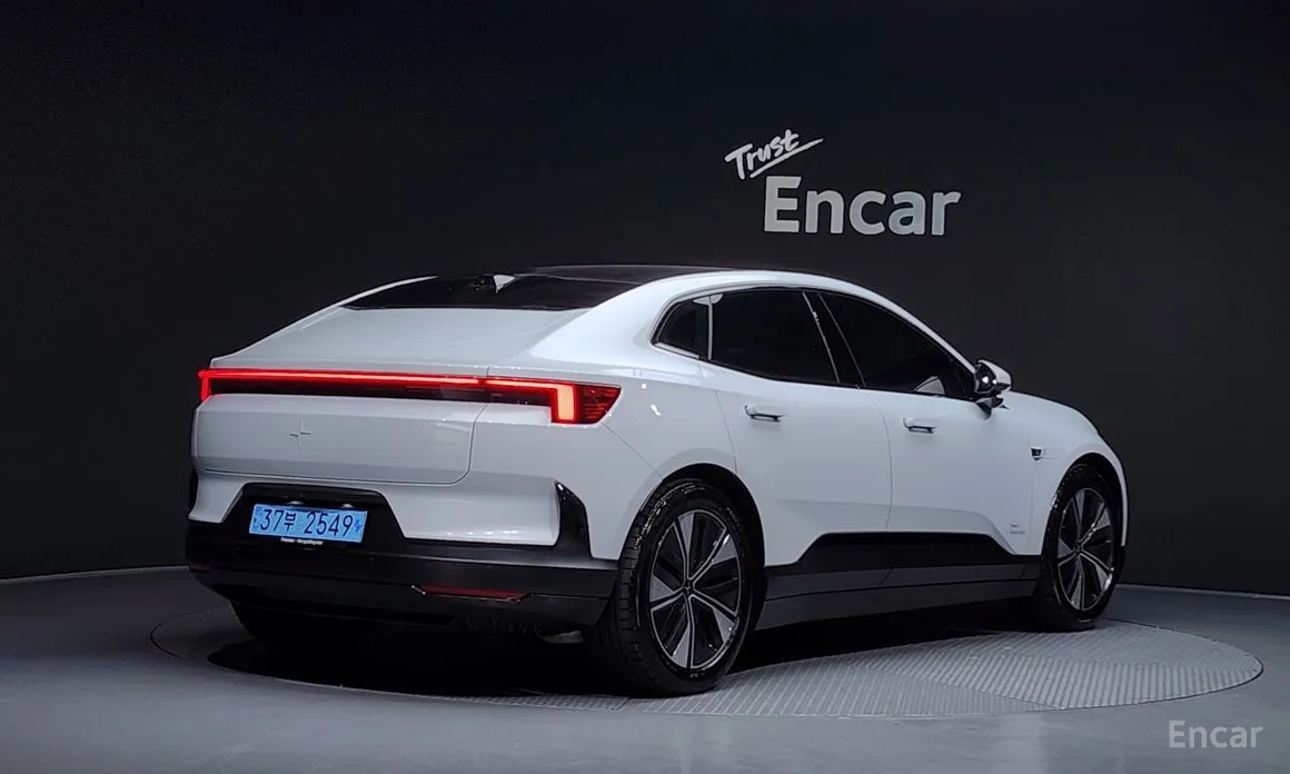 Фото 2 - Polestar 4