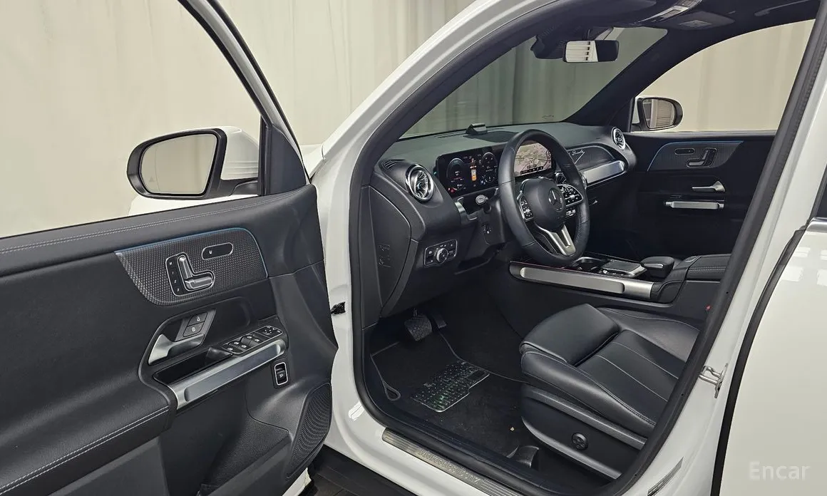 Photo 10 - Mercedes-Benz GLB-Class