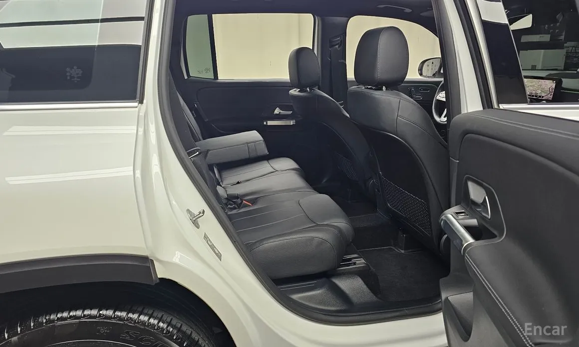 Photo 12 - Mercedes-Benz GLB-Class