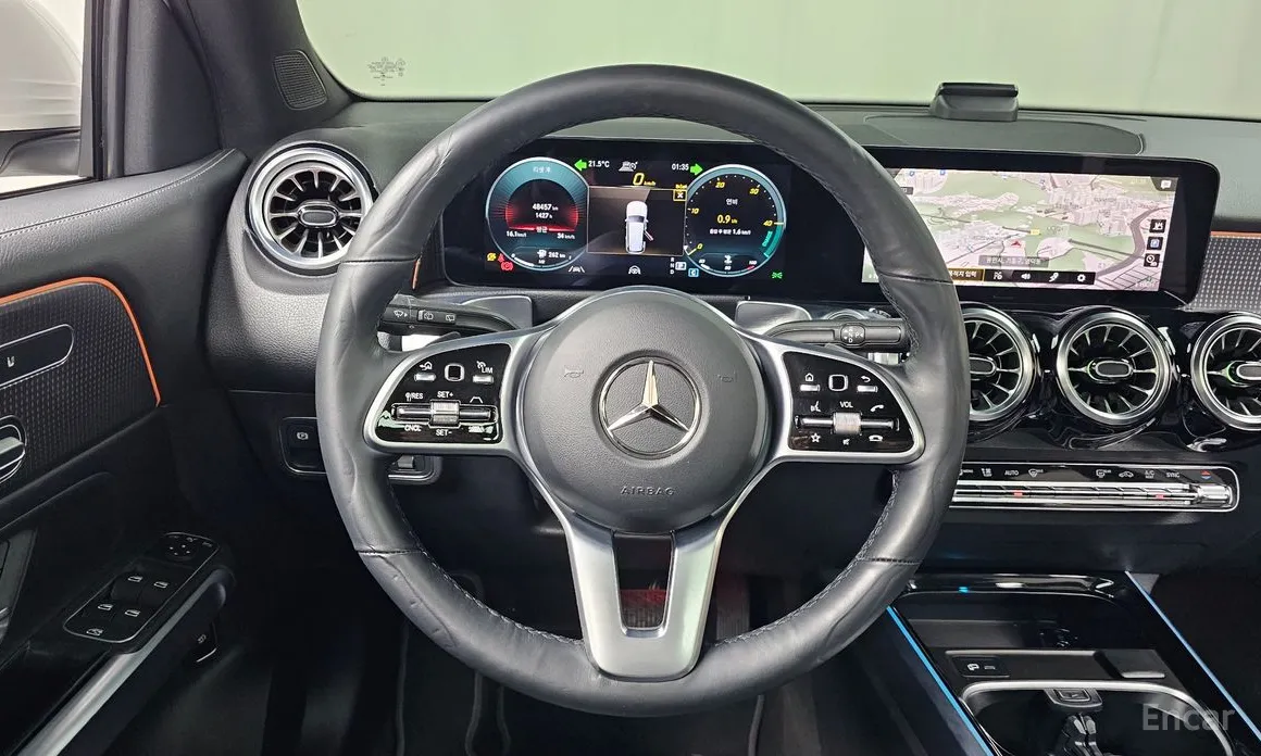 Photo 13 - Mercedes-Benz GLB-Class