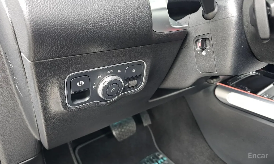 Photo 14 - Mercedes-Benz GLB-Class