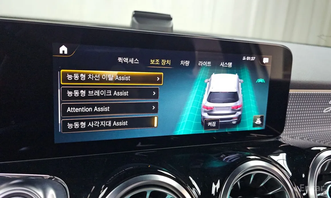 Photo 16 - Mercedes-Benz GLB-Class