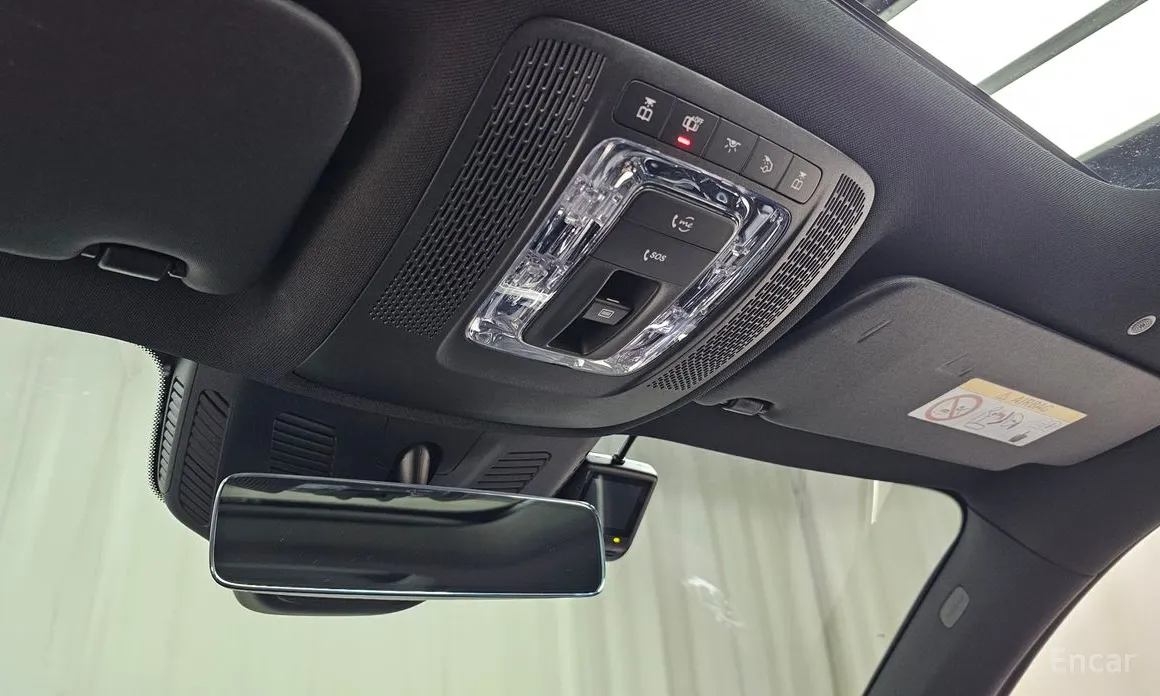 Photo 18 - Mercedes-Benz GLB-Class