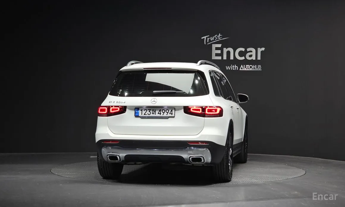 Photo 4 - Mercedes-Benz GLB-Class