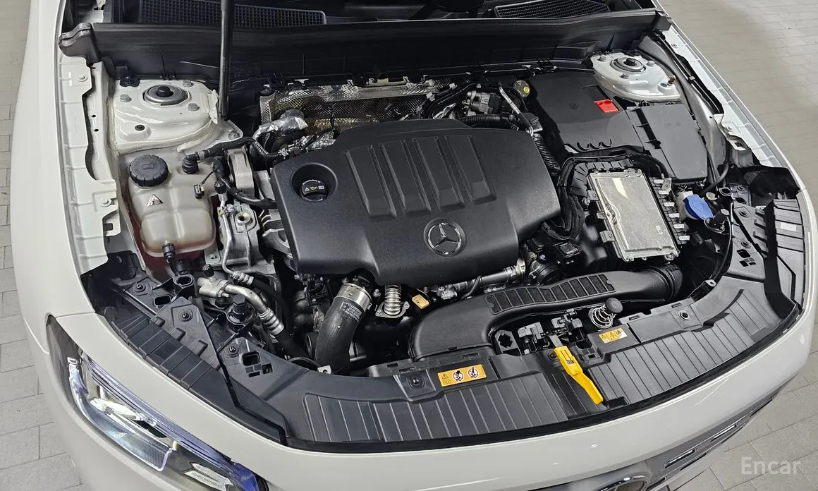 Photo 6 - Mercedes-Benz GLB-Class