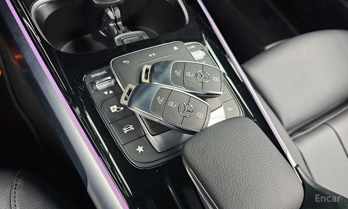 Photo 9 - Mercedes-Benz GLB-Class