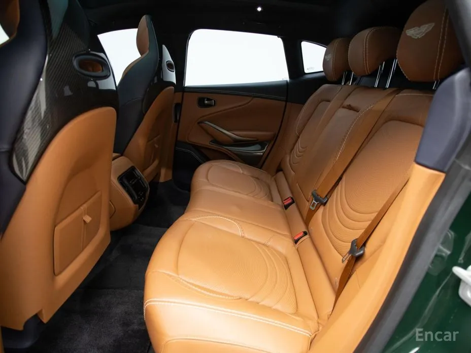 Фото 11 - Aston Martin DBX