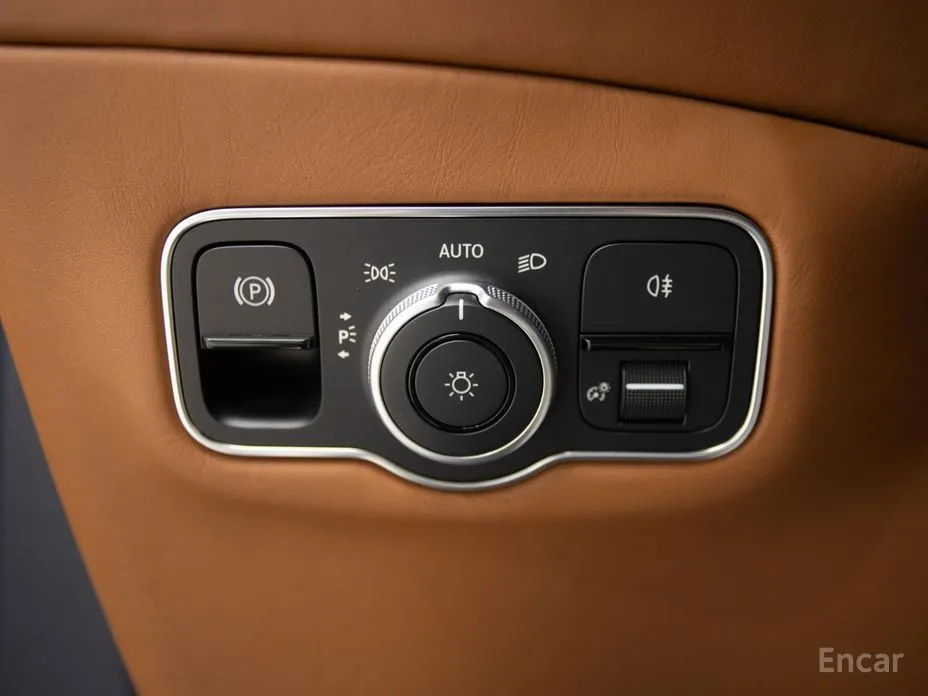 Фото 12 - Aston Martin DBX