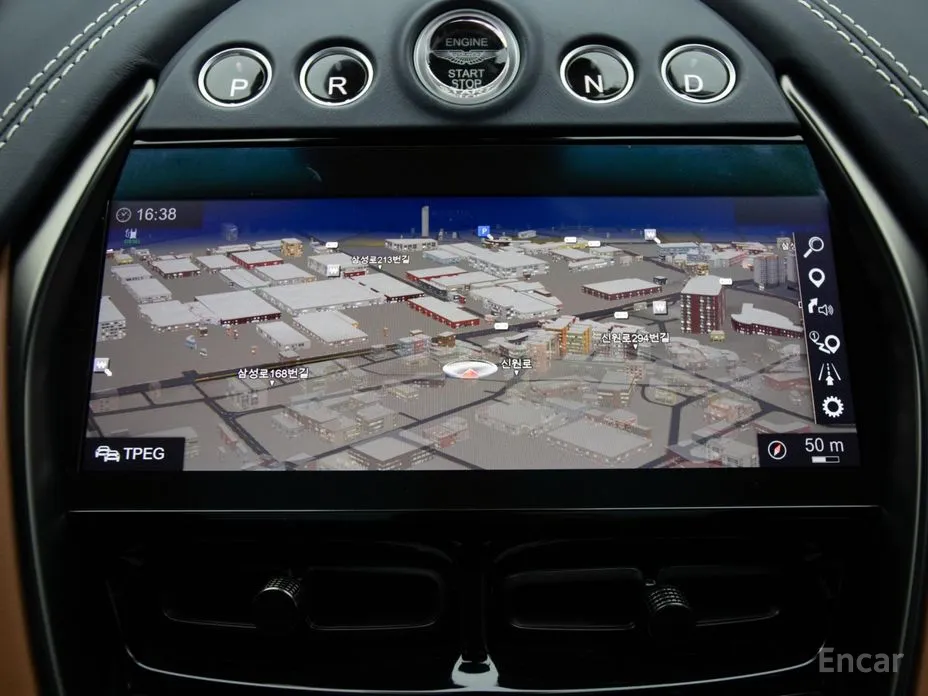 Фото 15 - Aston Martin DBX