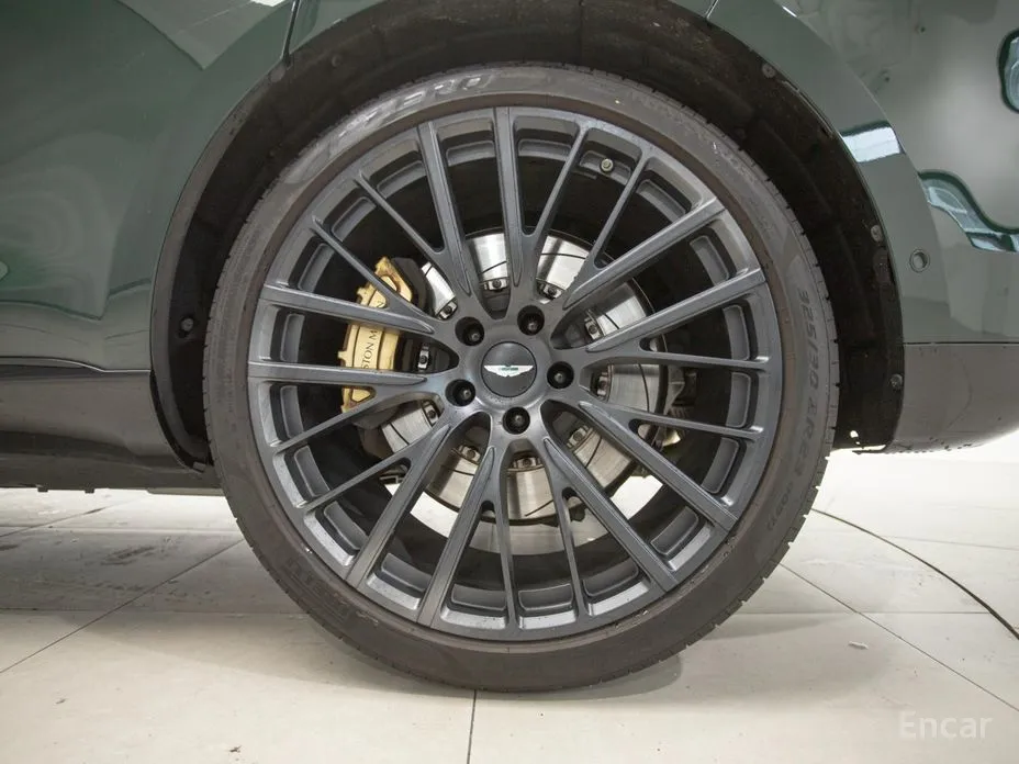 Фото 6 - Aston Martin DBX