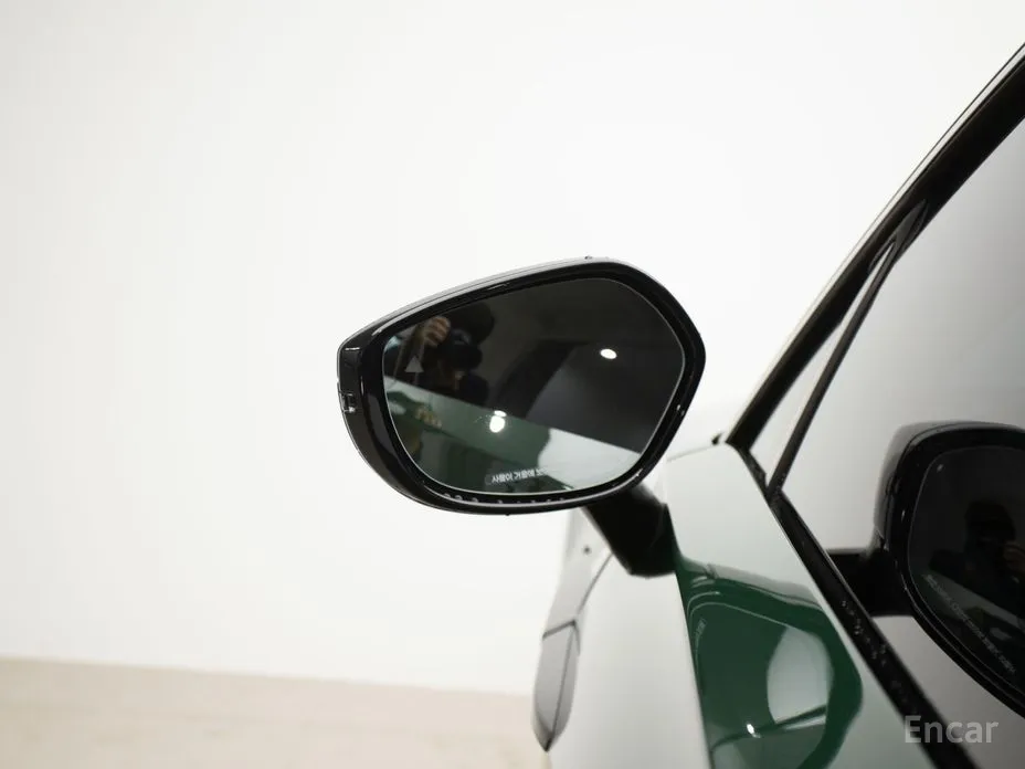 Фото 8 - Aston Martin DBX