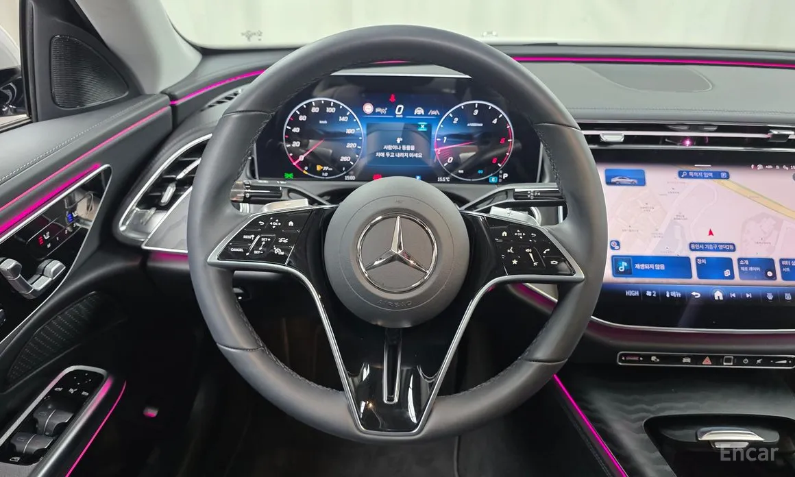 Фото 13 - Mercedes-Benz E-Class