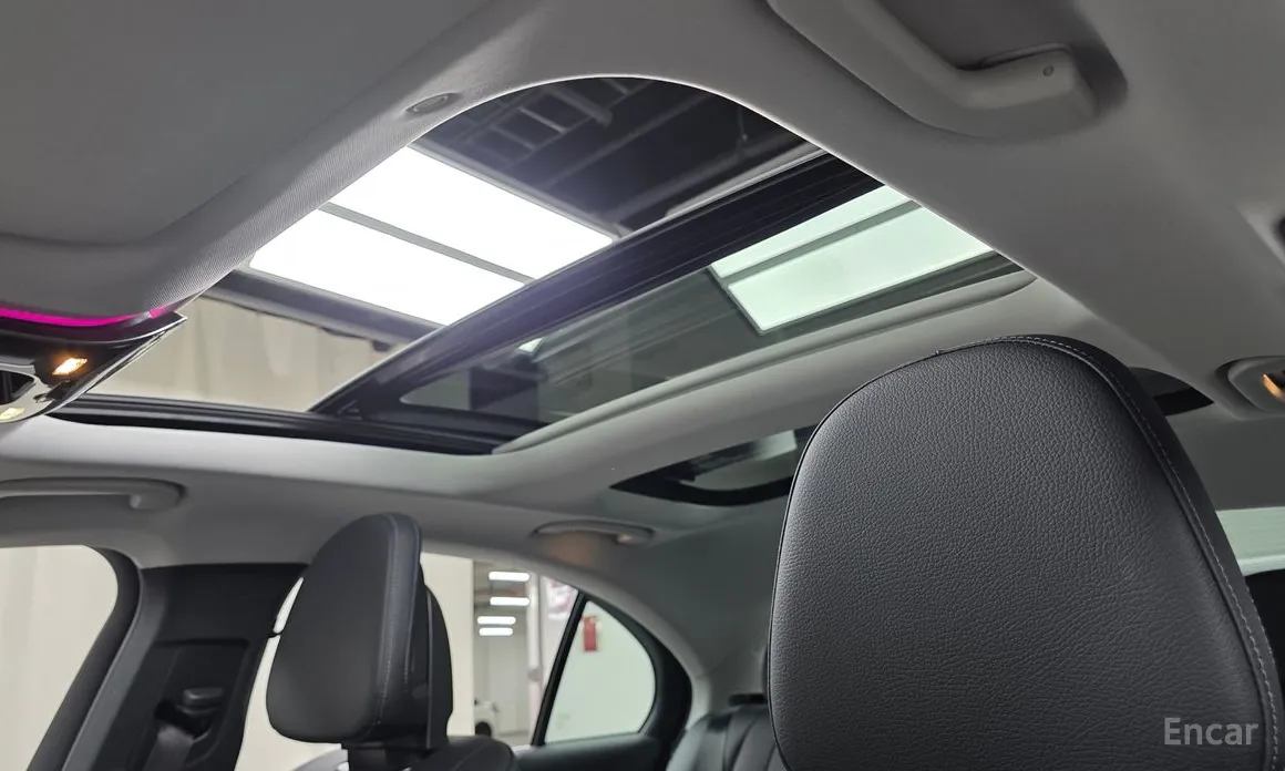 Фото 19 - Mercedes-Benz E-Class