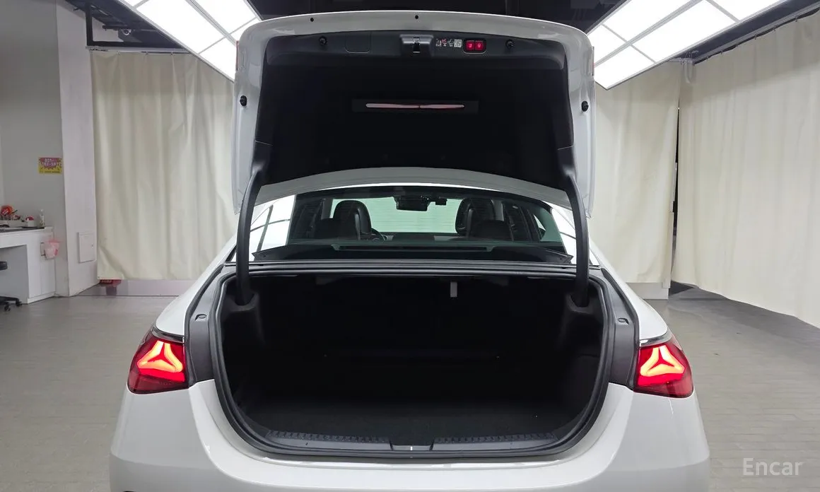 Фото 20 - Mercedes-Benz E-Class