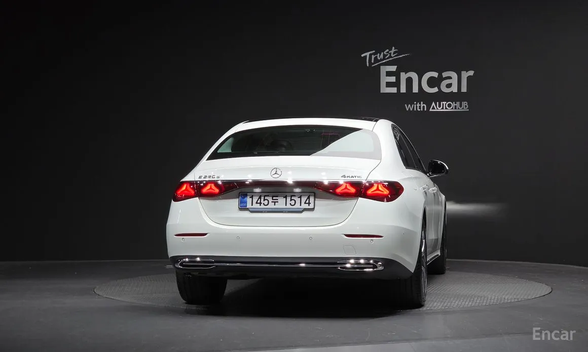 Фото 4 - Mercedes-Benz E-Class