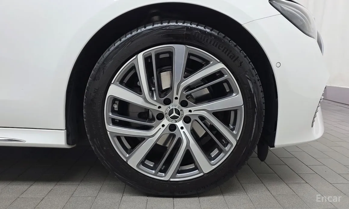 Фото 5 - Mercedes-Benz E-Class