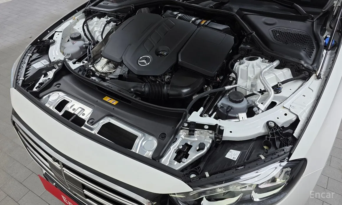 Фото 6 - Mercedes-Benz E-Class