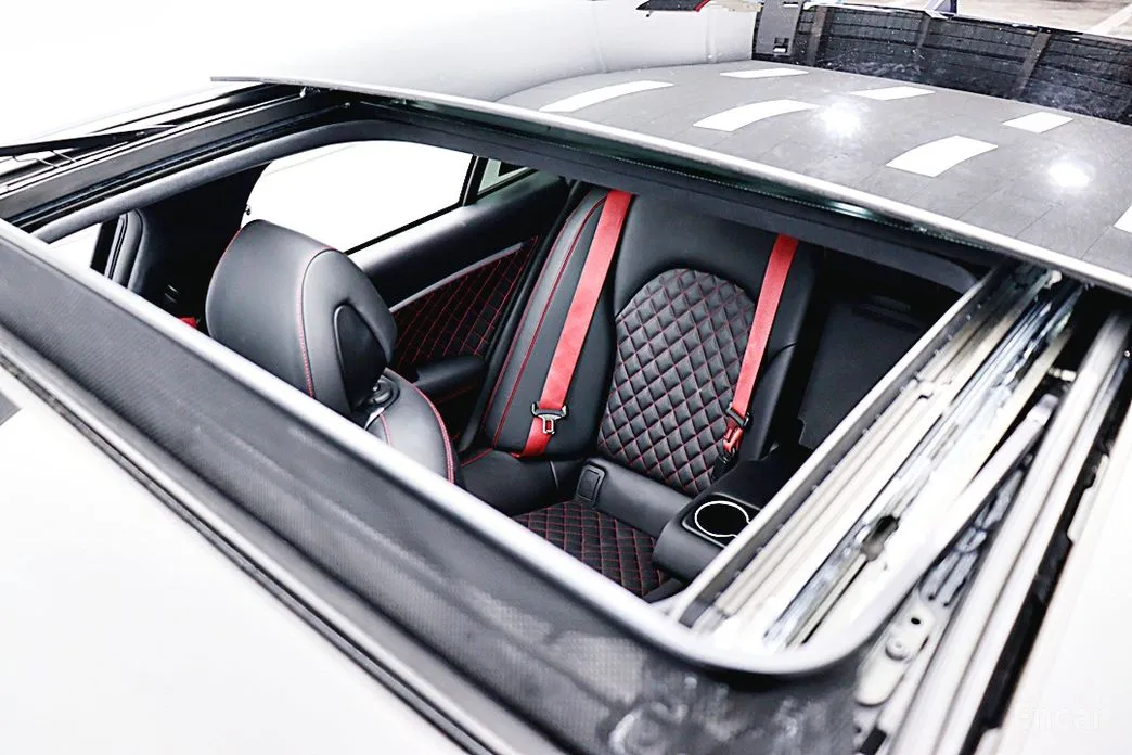 Фото 13 - Genesis G70