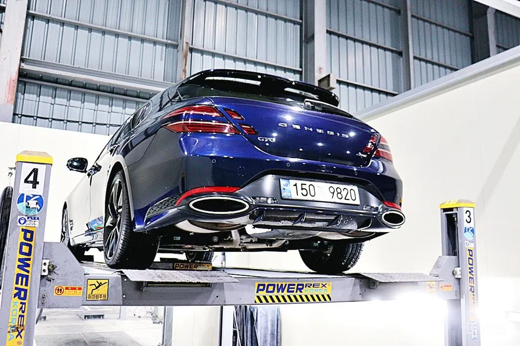 Фото 19 - Genesis G70