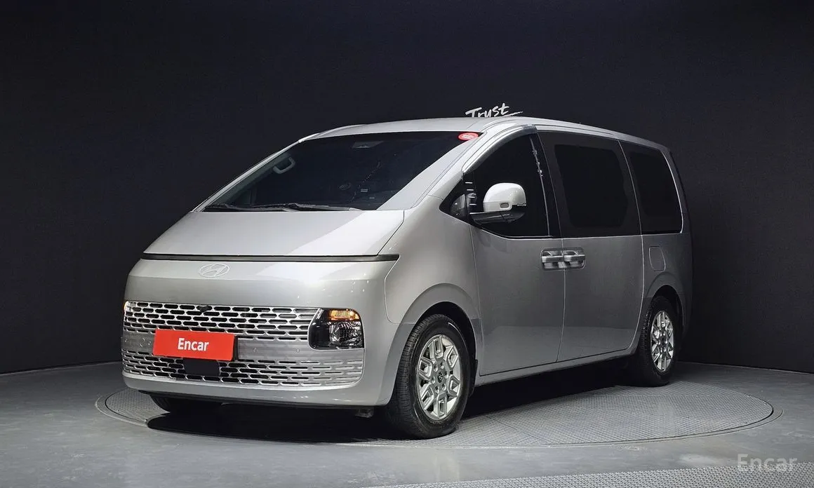 Фото 1 - Hyundai Staria