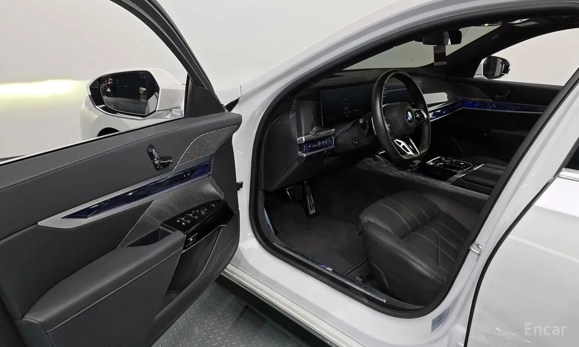 Фото 10 - BMW 7 Series