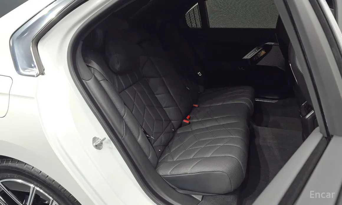 Фото 12 - BMW 7 Series