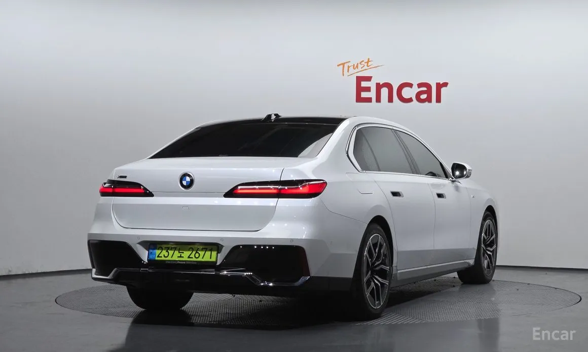 Фото 2 - BMW 7 Series