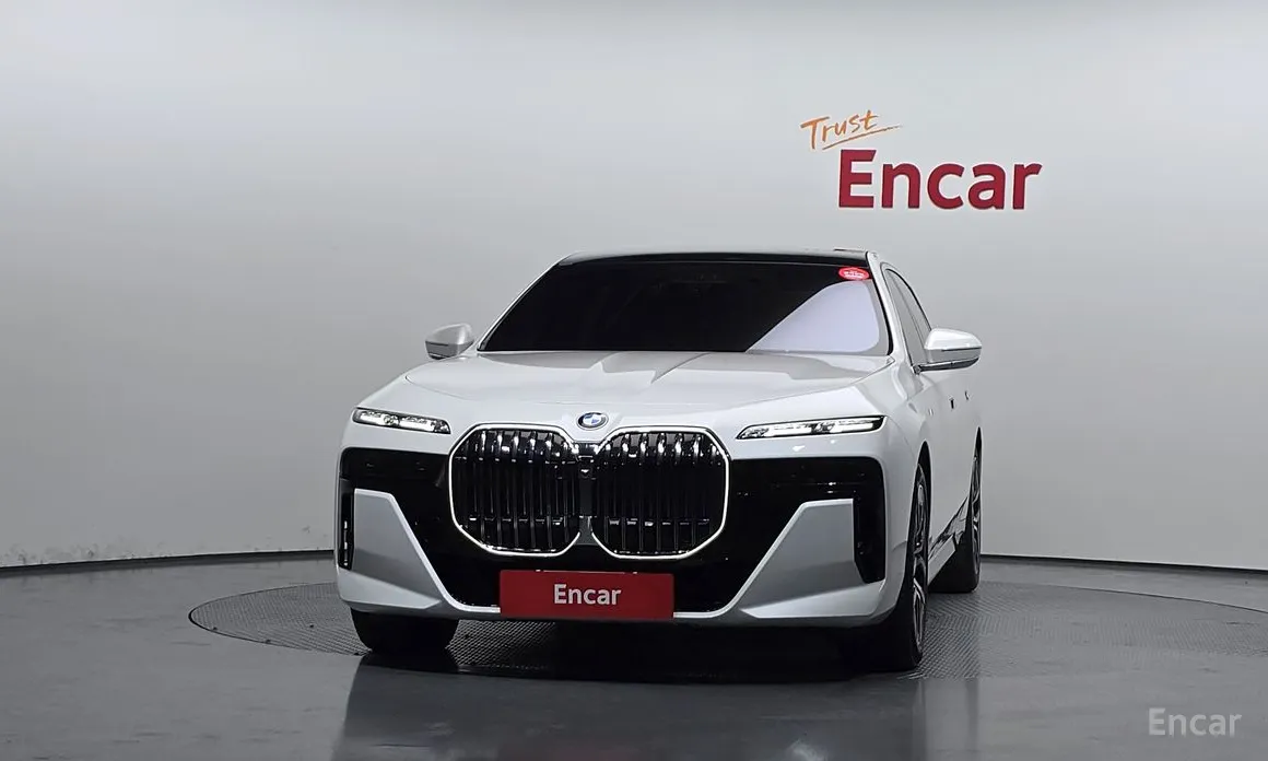 Фото 3 - BMW 7 Series