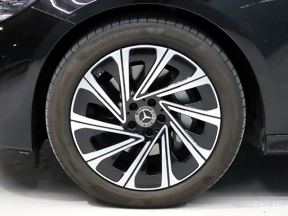 Фото 20 - Mercedes-Benz E-Class