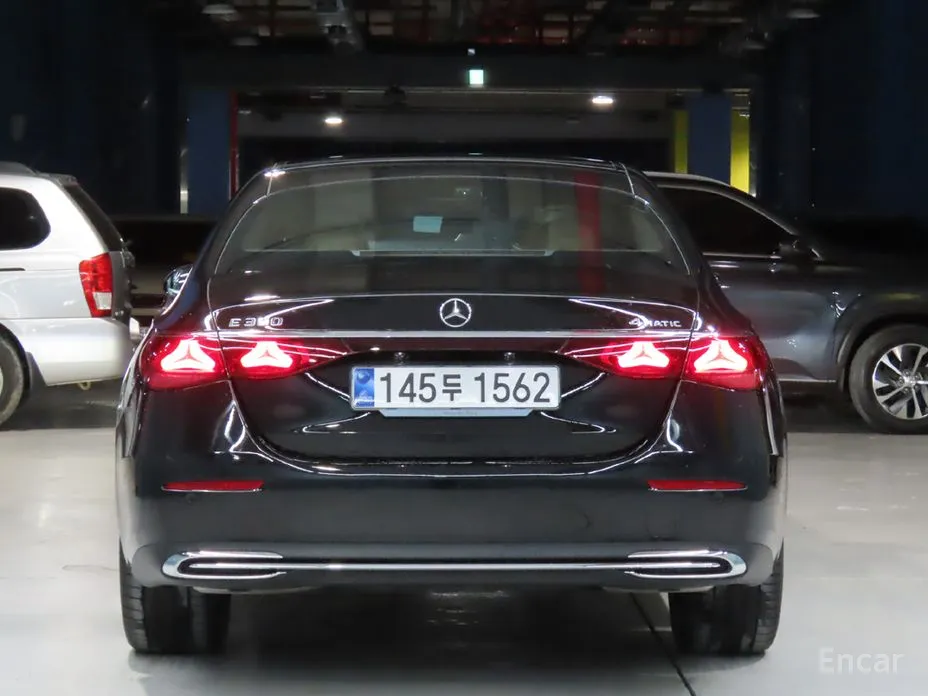 Фото 3 - Mercedes-Benz E-Class