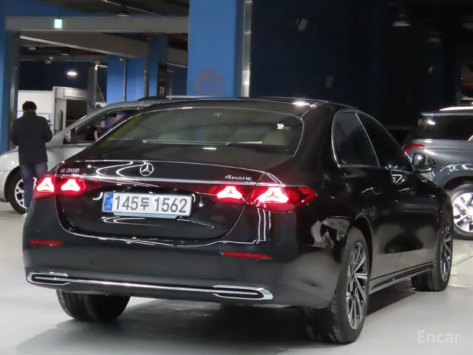 Фото 4 - Mercedes-Benz E-Class