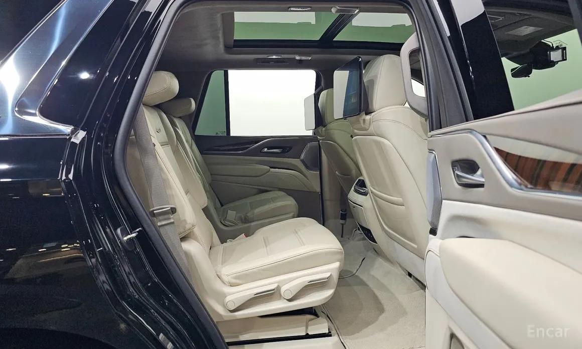 Фото 12 - Cadillac Escalade