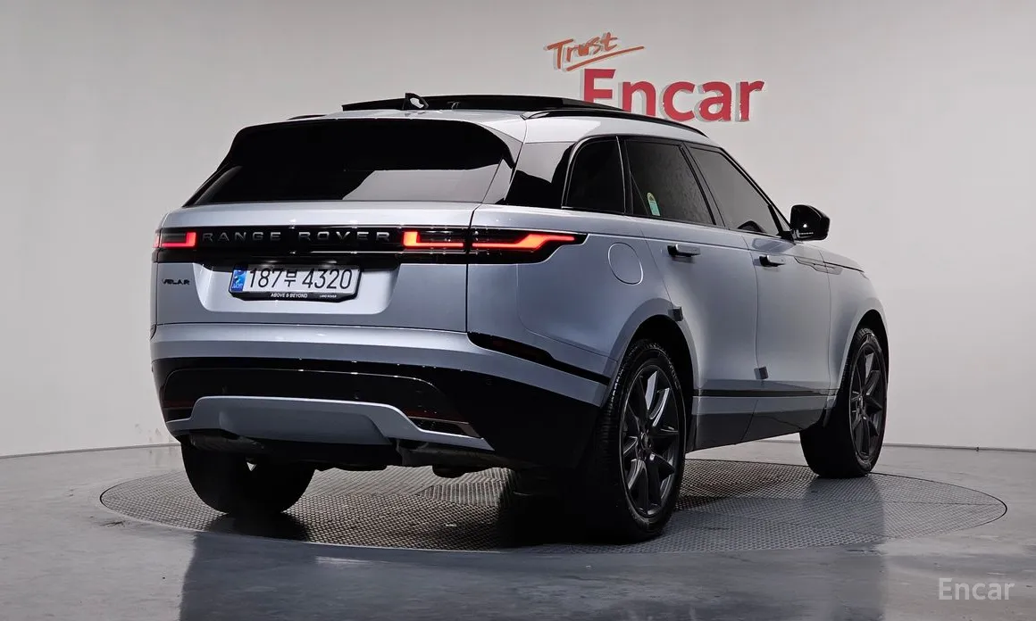 Фото 2 - Land Rover Range Rover Velar