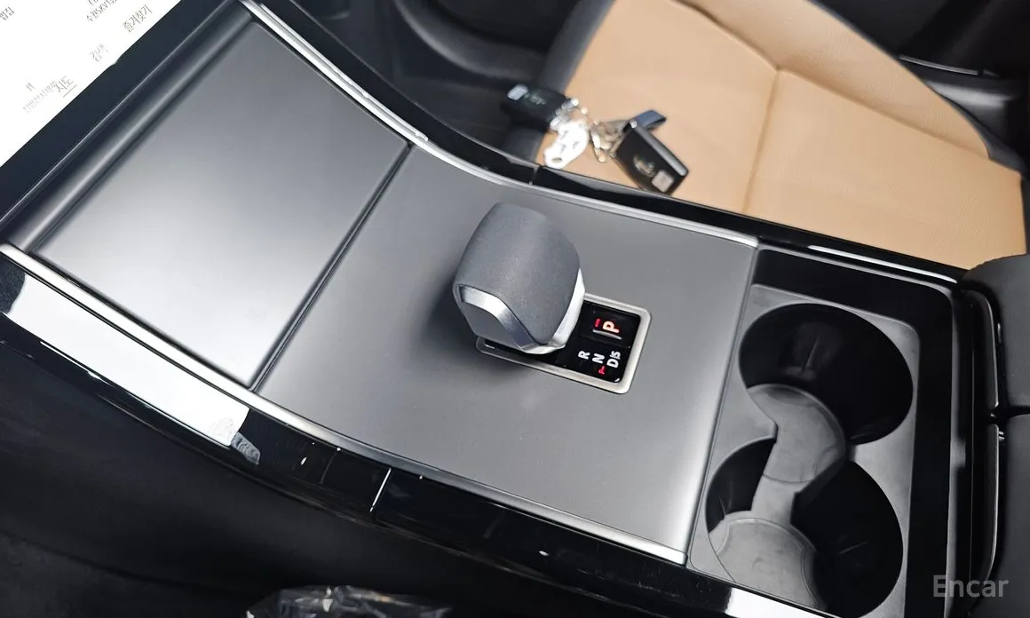 Фото 9 - Land Rover Range Rover Velar