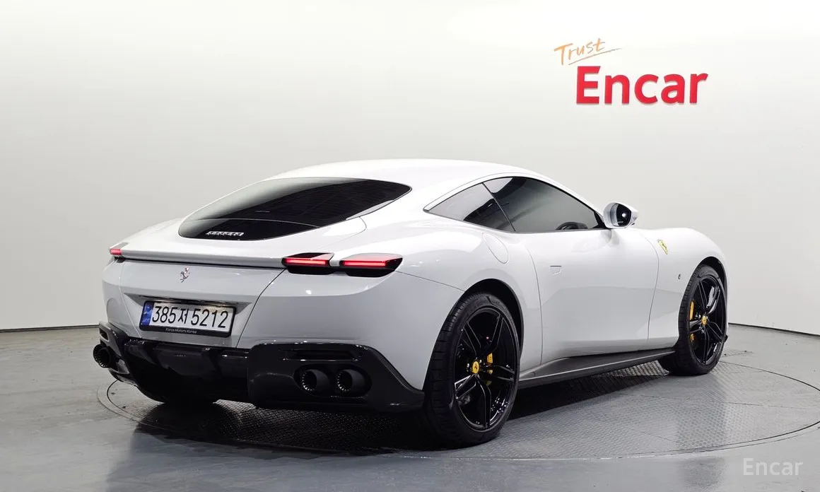 Фото 2 - Ferrari Roma