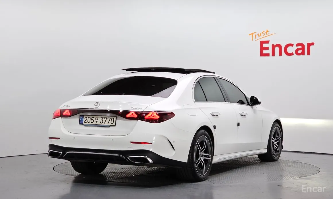 Фото 2 - Mercedes-Benz E-Class