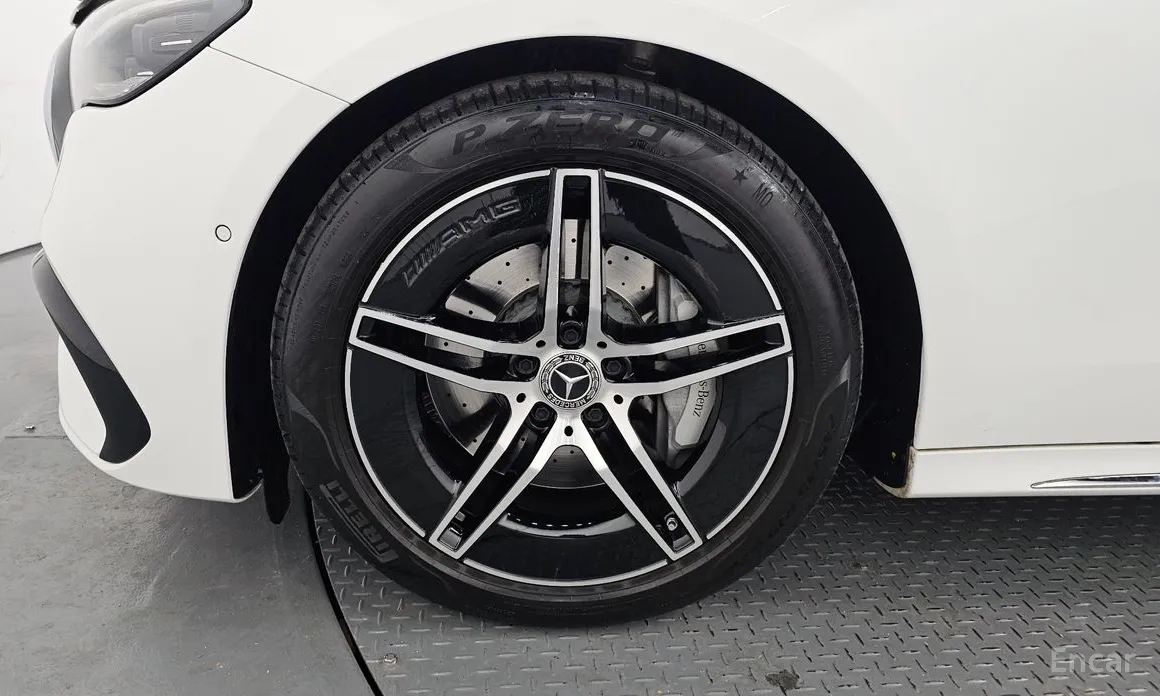 Фото 5 - Mercedes-Benz E-Class