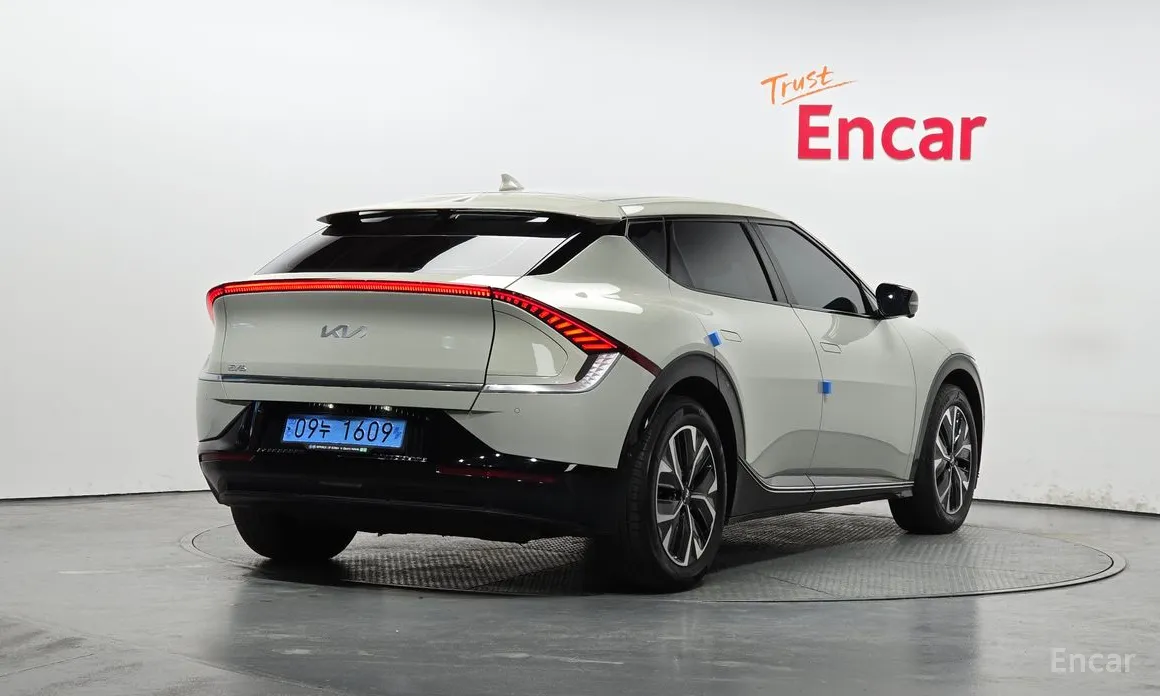 Фото 2 - Kia EV6